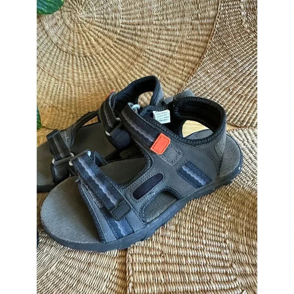 Boys size 2/3 & 5 Slip on Flip flops - Picture 4 of 7